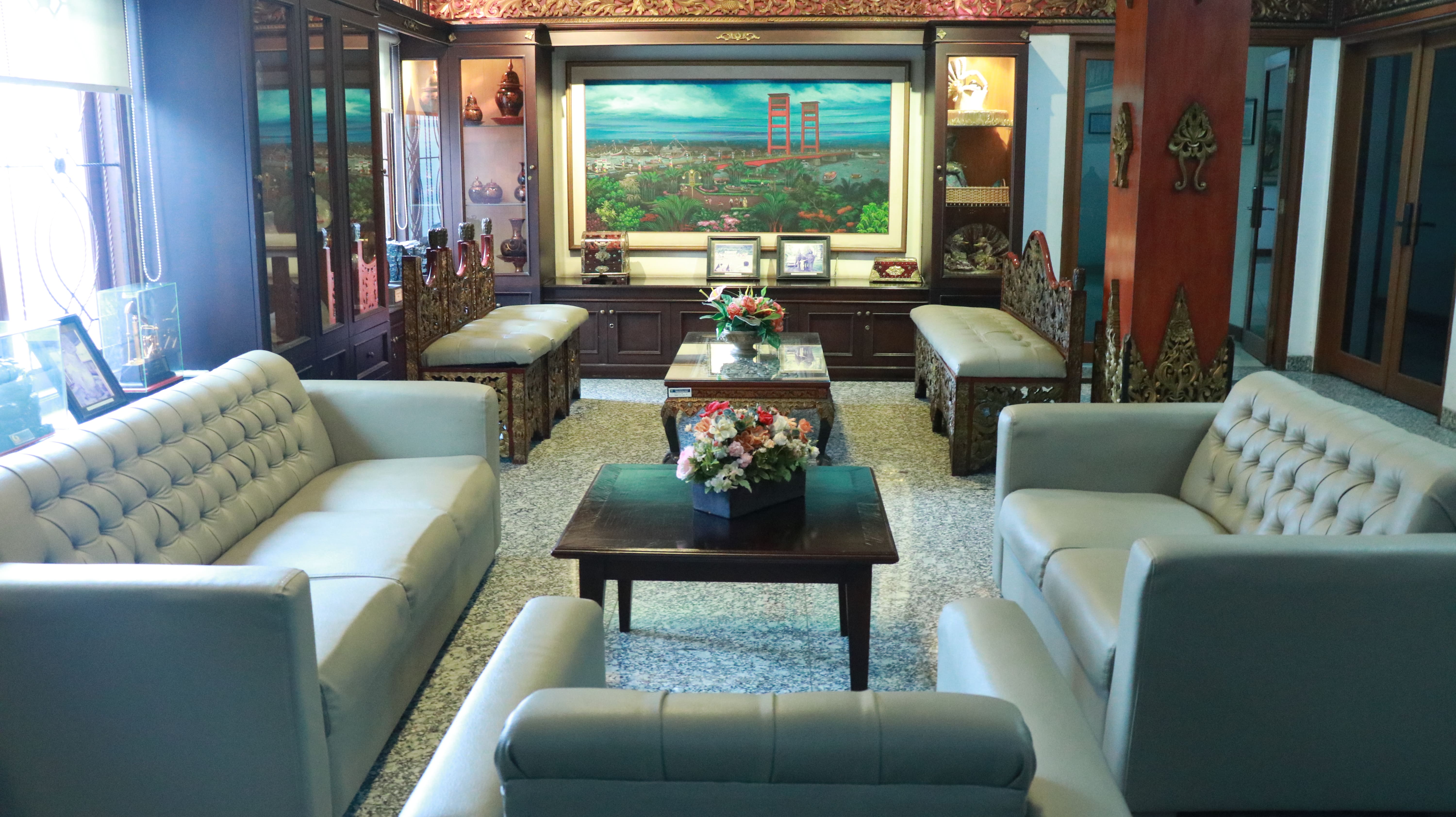 Ruangan Tamu Kantor Badan PENGHUBUNG
